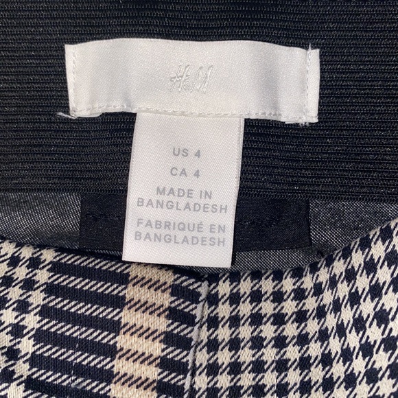 H&M’s fashioned plaid pant As NEW - Picture 3 of 3